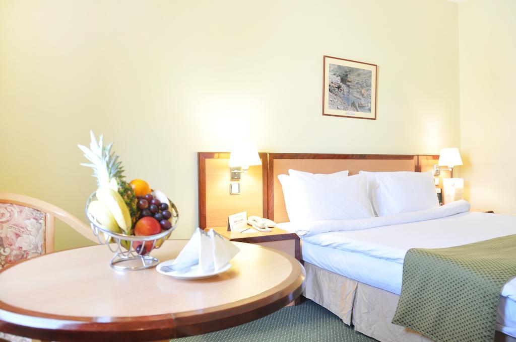 Sur Plaza Hotel Exterior foto